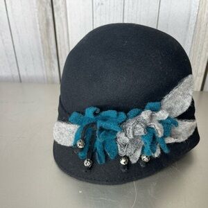 Raffaello Bettini Hat 100% Wool Italy Black With Floral Accent Gray Bluel